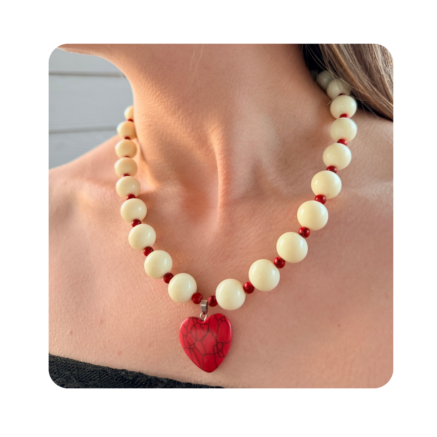 Collar Chicle con Dije de Corazón piedra Howlita.