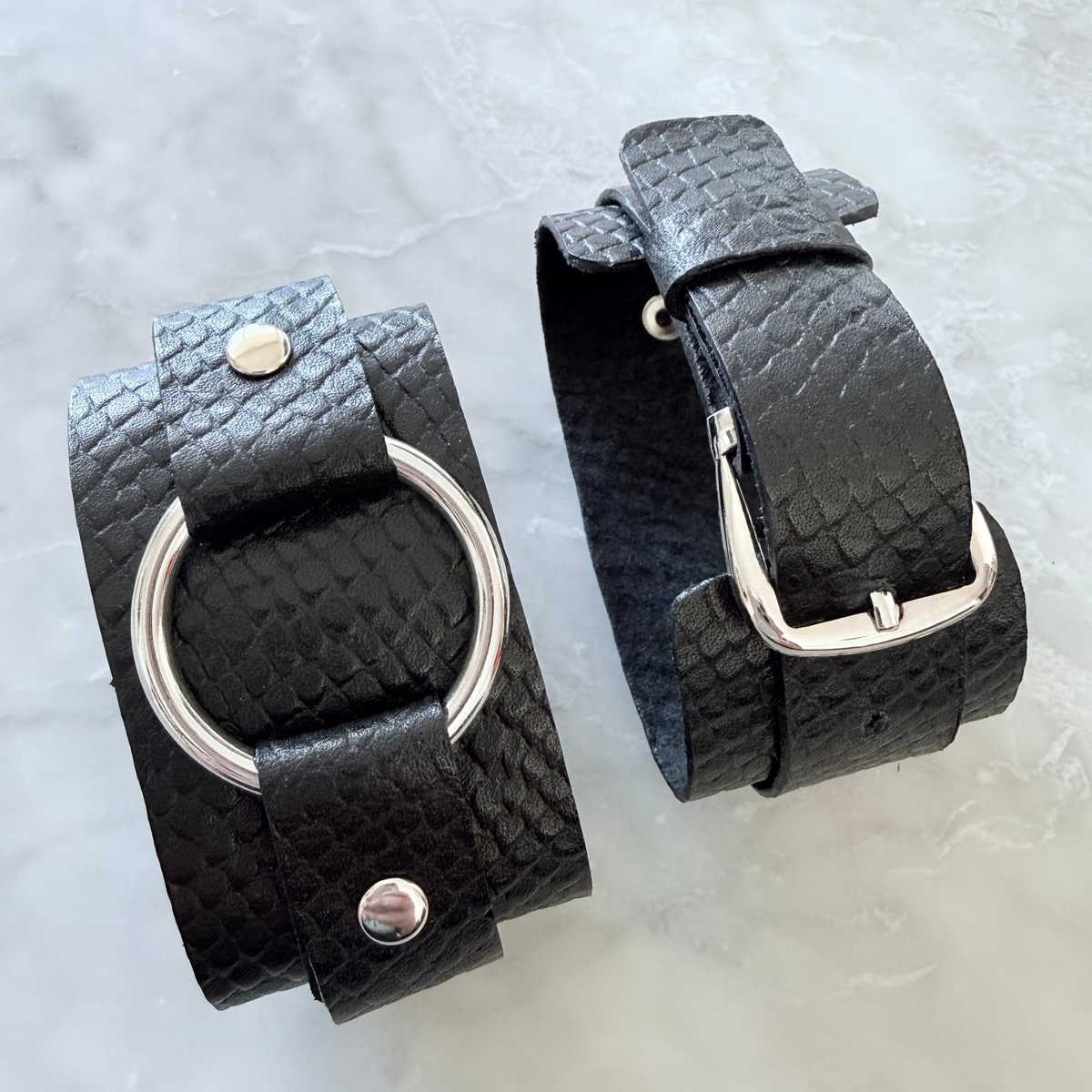 Pulsera de Cuero con Argolla Fortaleza I Vana