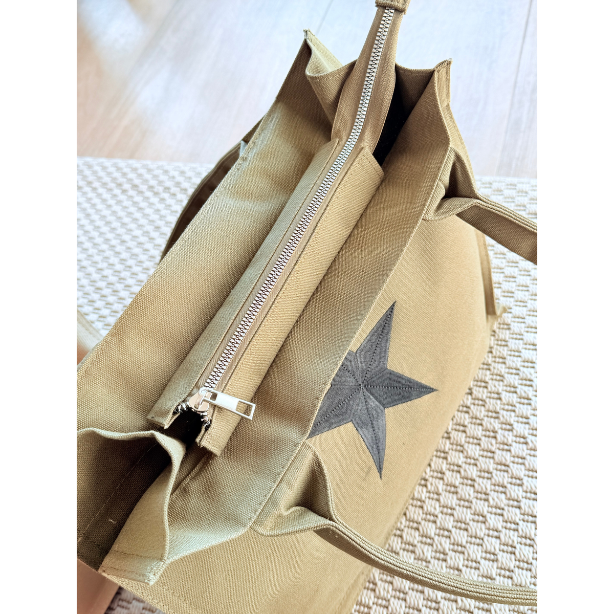 Tote Bag Verde Militar con Estrella Bordada 38x31 cm