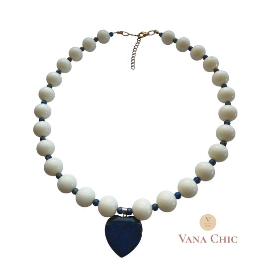 Collar de perla Chicle con dije Corazón en Lapislazuli