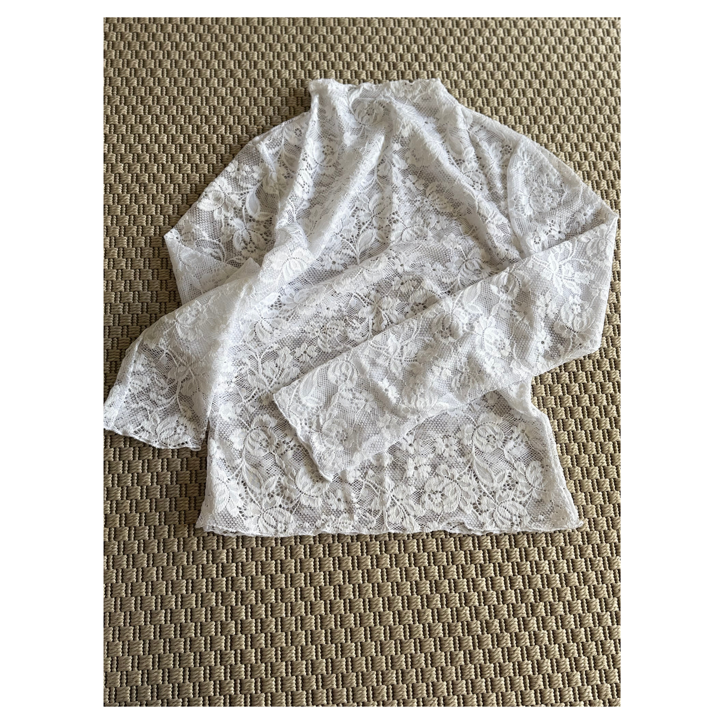 Polera encaje blanco manga larga