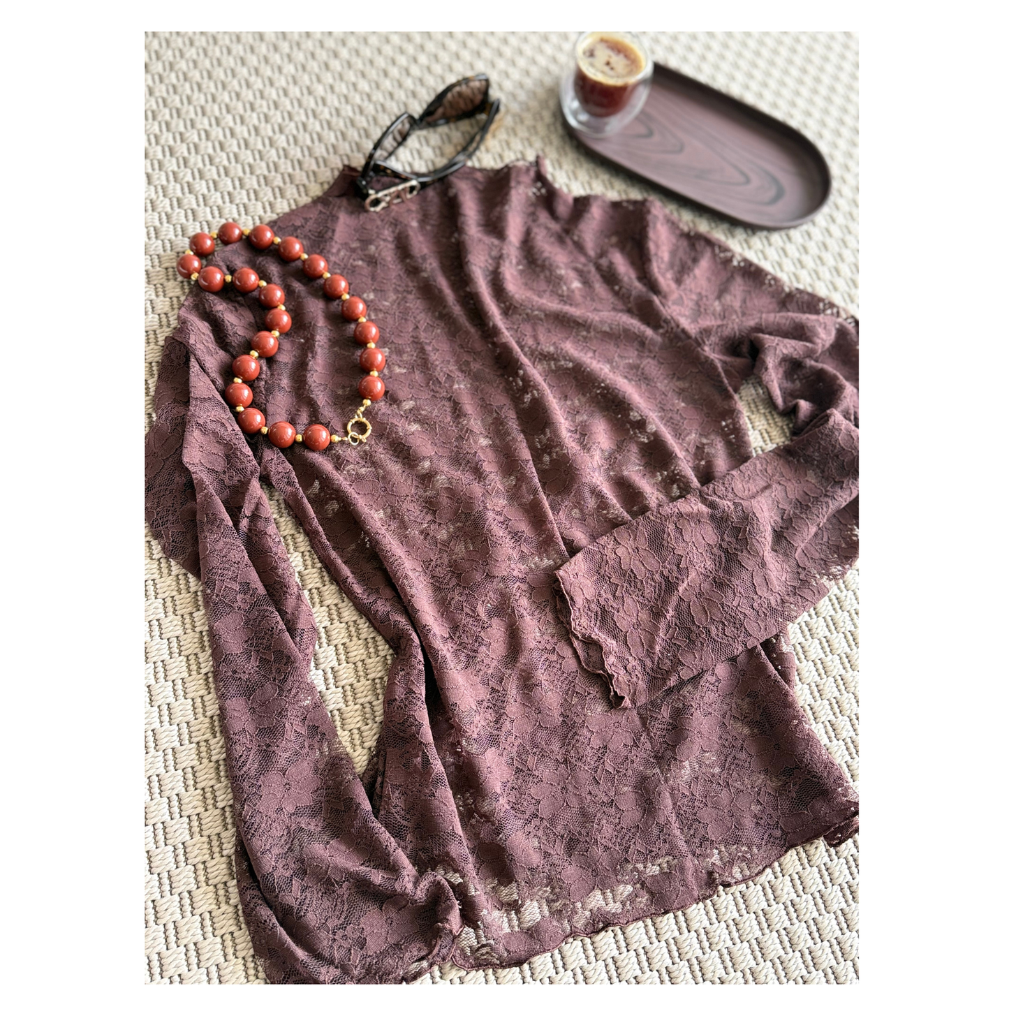 Polera encaje marrón manga larga