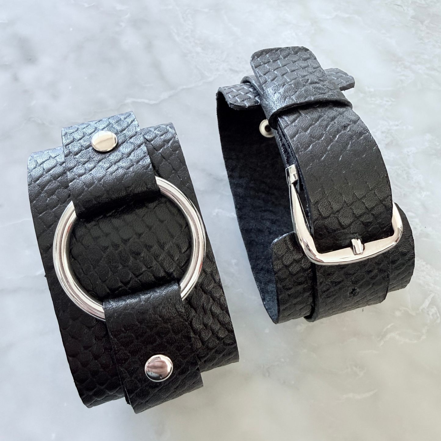 Pulsera de Cuero con Argolla Fortaleza I Vana
